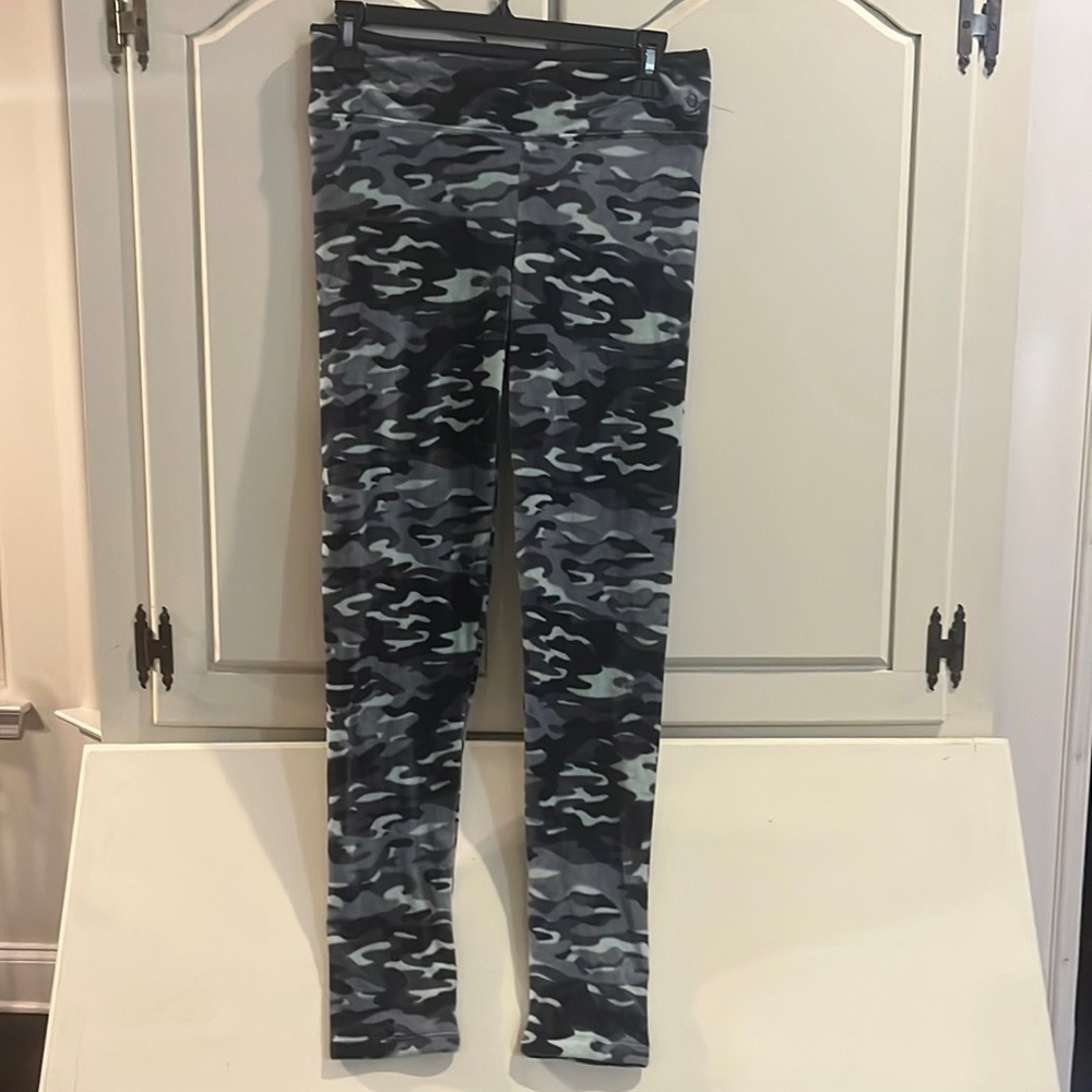 Size S double plush velour Camo leggings. Worn once. Listing #3541